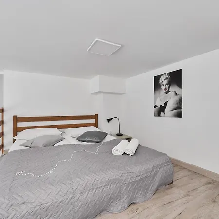 Airport Zarembowicza By Renters Wroclaw