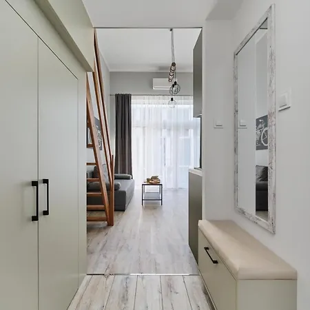 Airport Zarembowicza By Renters アパート ヴロツワフ