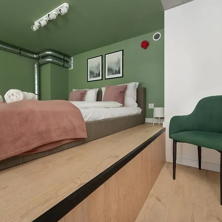 Airport Zarembowicza By Renters Apartment